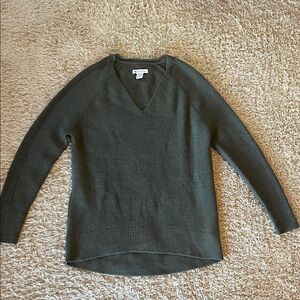 Athleta V-Neck Sweater in Dark Green